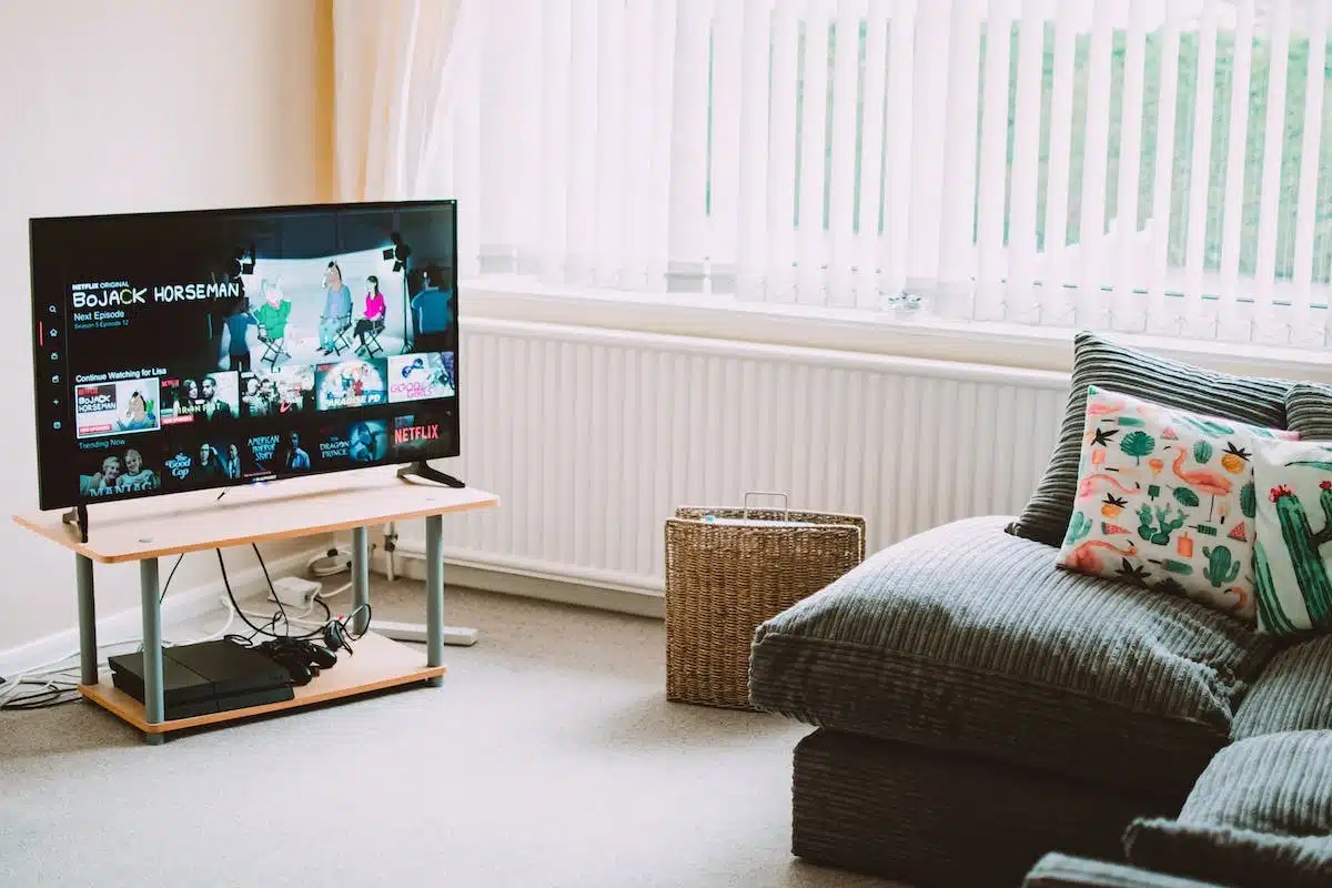 Guide complet pour regarder les programmes en replay sur une Smart TV